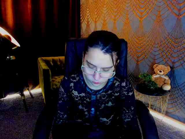 Livia-Shy webcam