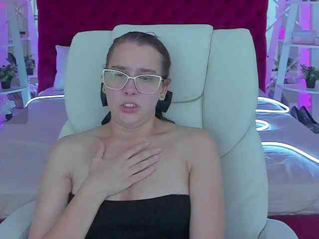 Livia-Shy webcam