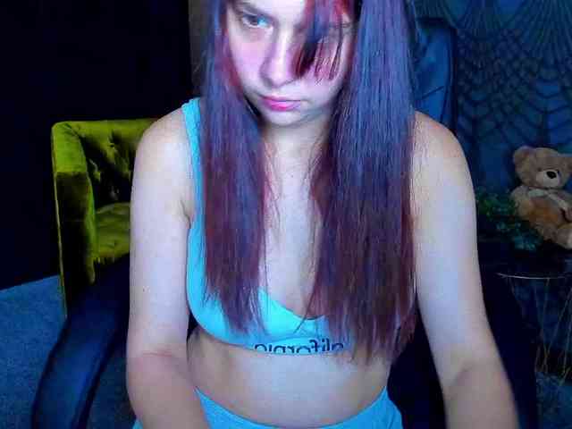 Livia-Shy webcam