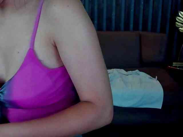 Livia-Shy webcam