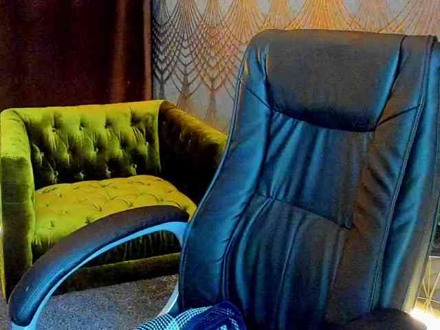 Livia-Shy webcam