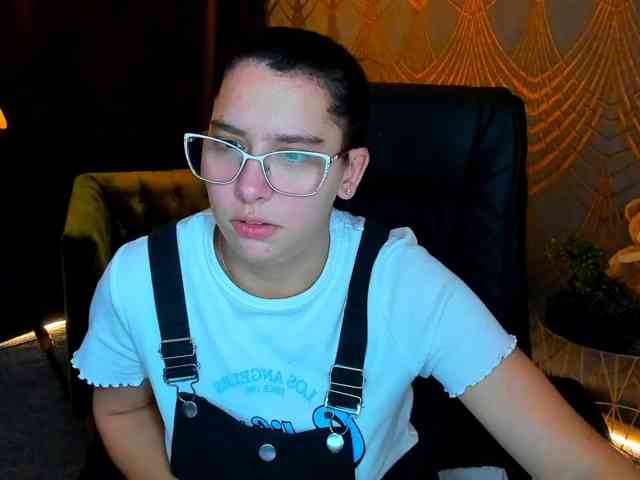 Livia-Shy webcam