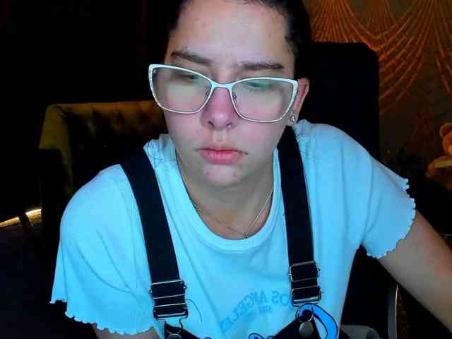 Вебкам-шоу Livia-Shy