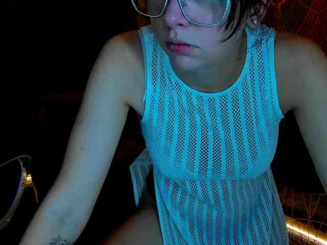 Livia-Shy webcam