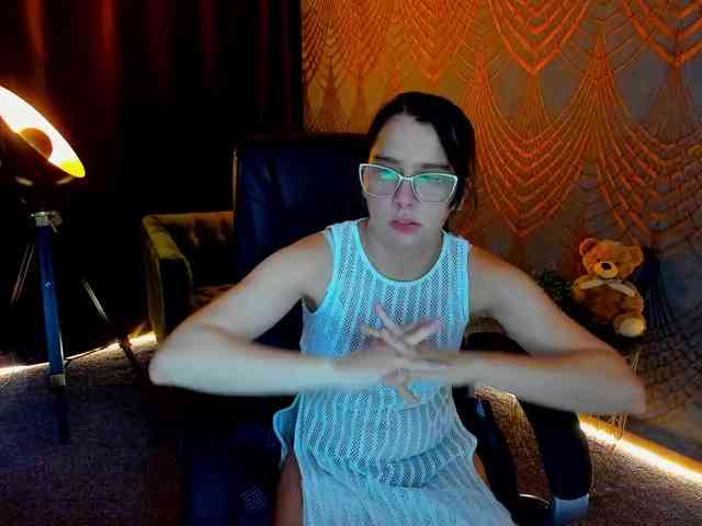 Livia-Shy webcam