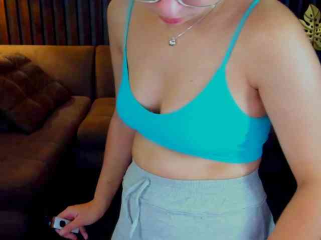 Livia-Shy webcam