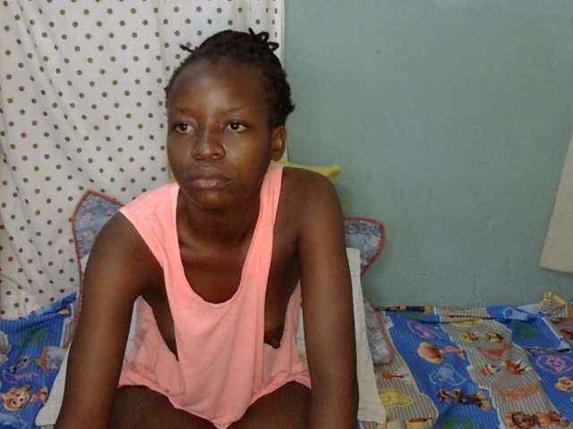 Queenstar1 live cam on BongaCams