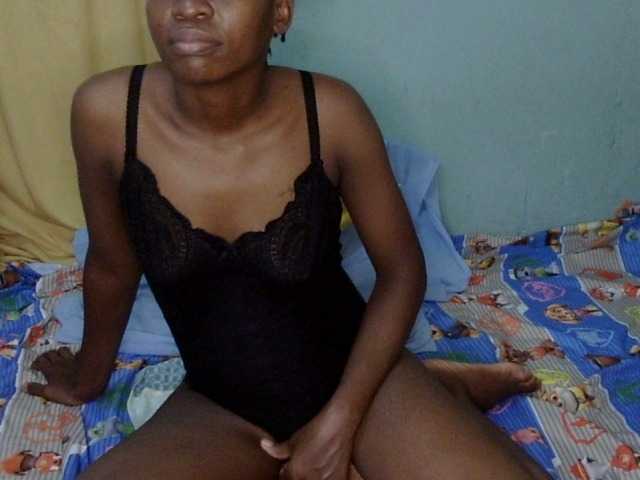Queenstar1 live cam on BongaCams