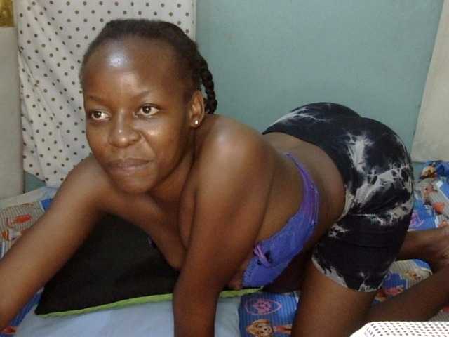 Queenstar1 live cam on BongaCams