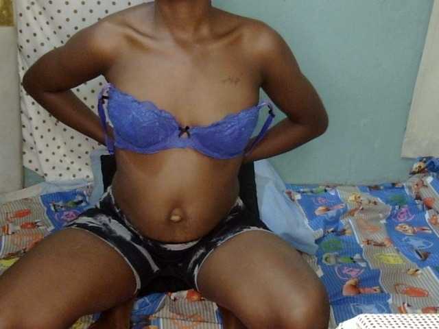 Queenstar1 live cam on BongaCams