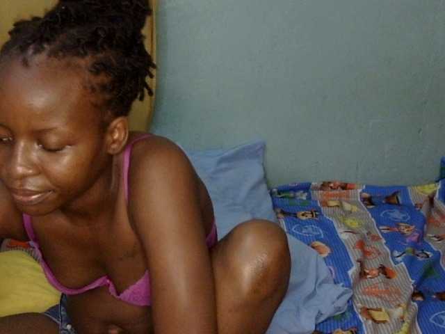 Queenstar1 live cam on BongaCams