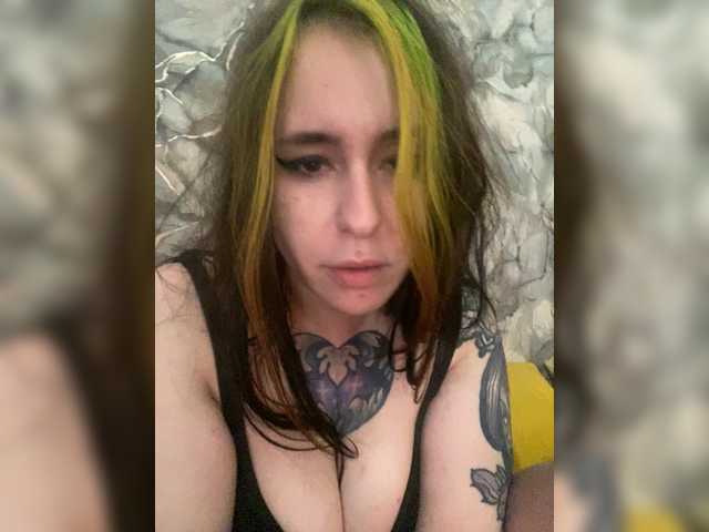Gubaidulinazulfia live cam on BongaCams