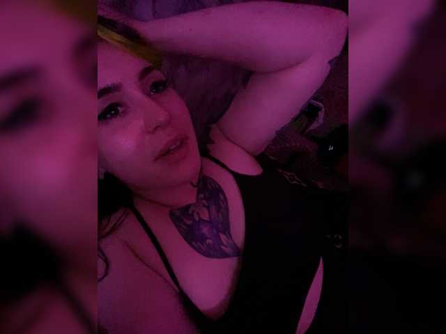 Gubaidulinazulfia live cam on BongaCams
