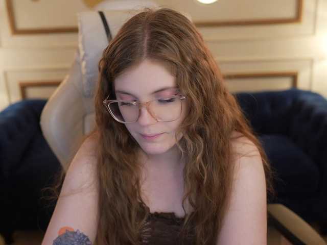 Runa054 live webcam show
