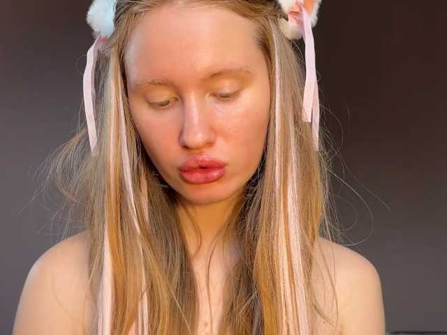 le modèle SAINTCAT est en webcam porno dans un show sur le site bongacams, il possède les tags suivants: White/Caucasian,Blonde,Shaved