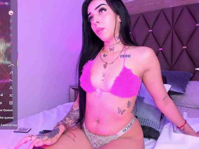 Model: NatashaVani