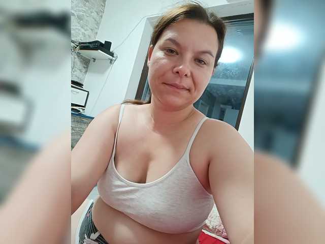 Iulia live cam on BongaCams