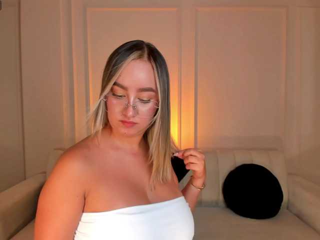 NovaSinclair live webcam show