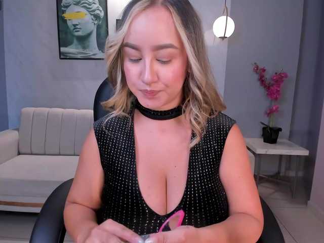 NovaSinclair live on BongaCams