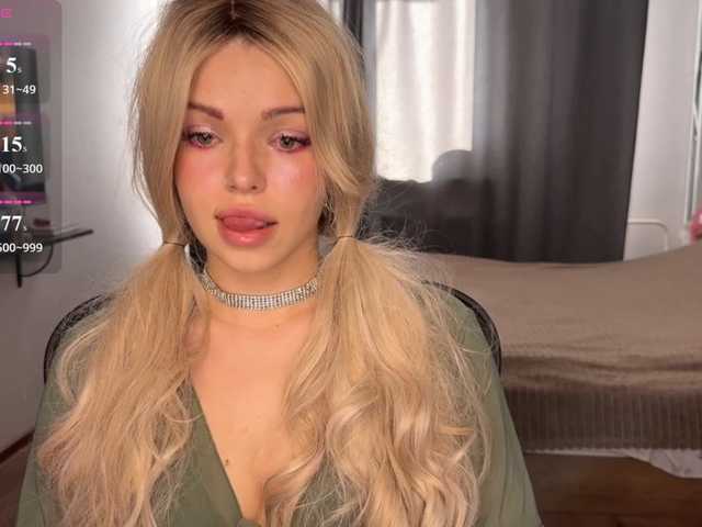 Kinkich live webcam show