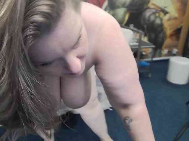 Lady2XL webcam