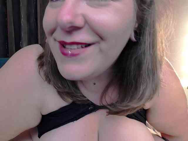 Lady2XL webcam