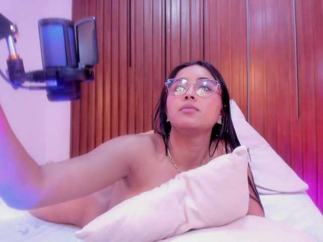 Georgia-Santacruz live cam on BongaCams