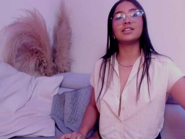 Georgia-Santacruz live cam on BongaCams