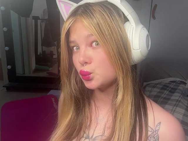 JessLuck1, 18 y/o - Live Cam on BongaCams