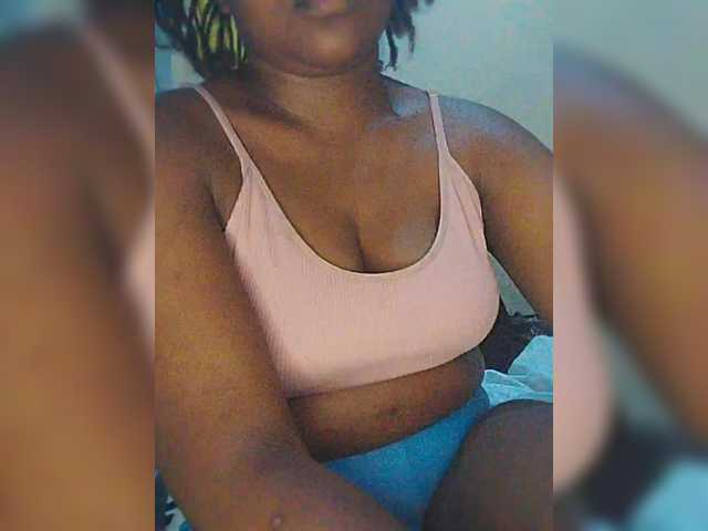 Bluemee live cam on BongaCams
