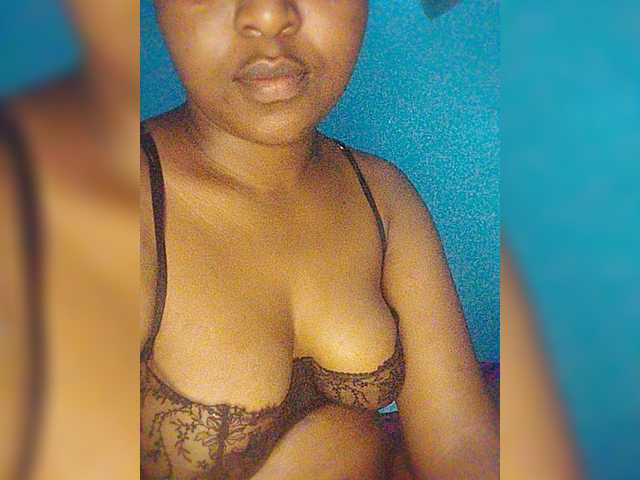 Bluemee live cam on BongaCams