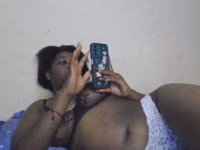 Bluemee live cam on BongaCams