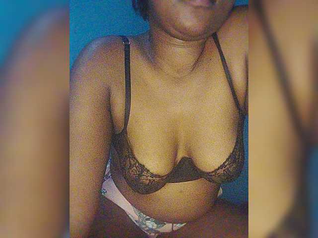 Bluemee live cam on BongaCams