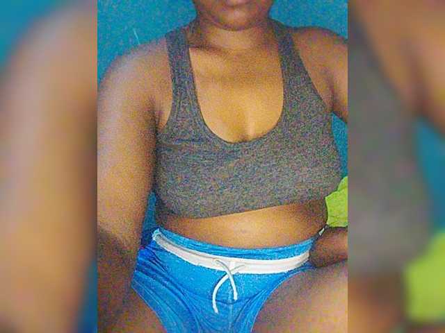 Bluemee live cam on BongaCams