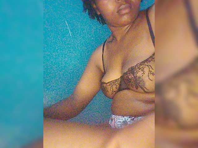 Bluemee live cam on BongaCams