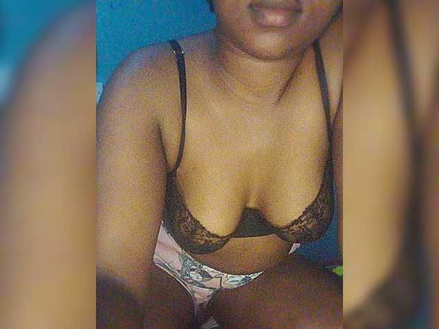 Bluemee live cam on BongaCams