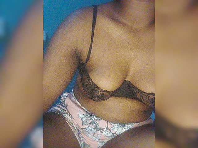Bluemee live cam on BongaCams