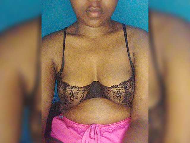 Bluemee live cam on BongaCams