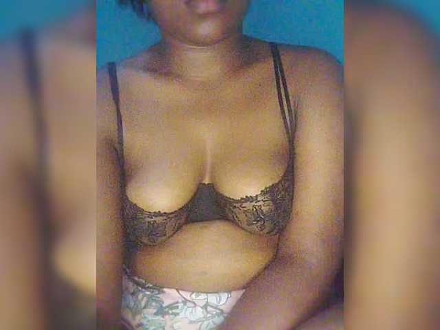 Bluemee live cam on BongaCams