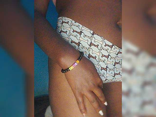 Bluemee live cam on BongaCams
