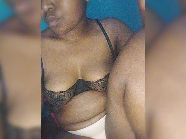 Bluemee live cam on BongaCams