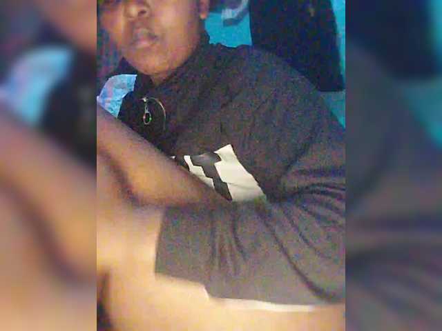 Bluemee live cam on BongaCams