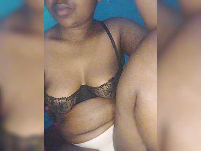 Bluemee live cam on BongaCams