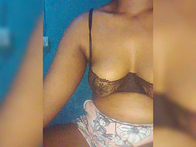 Bluemee live cam on BongaCams