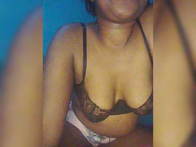 Bluemee live cam on BongaCams