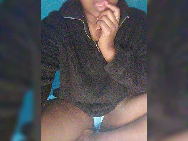 Bluemee live cam on BongaCams