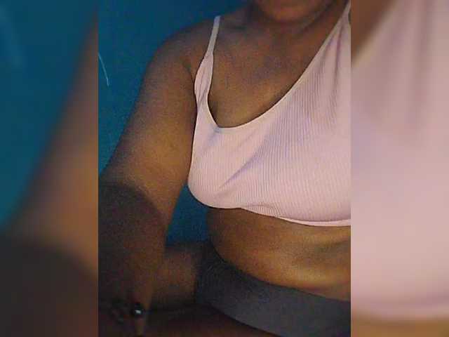 Bluemee live cam on BongaCams