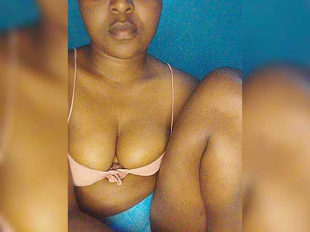Bluemee live cam on BongaCams