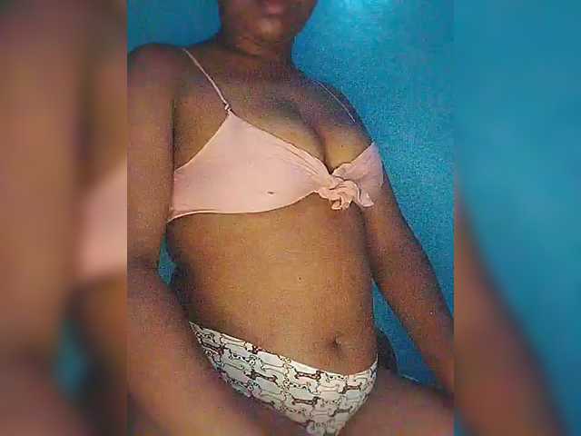 Bluemee live cam on BongaCams