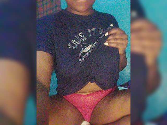 Bluemee webcam bongacams model stream image